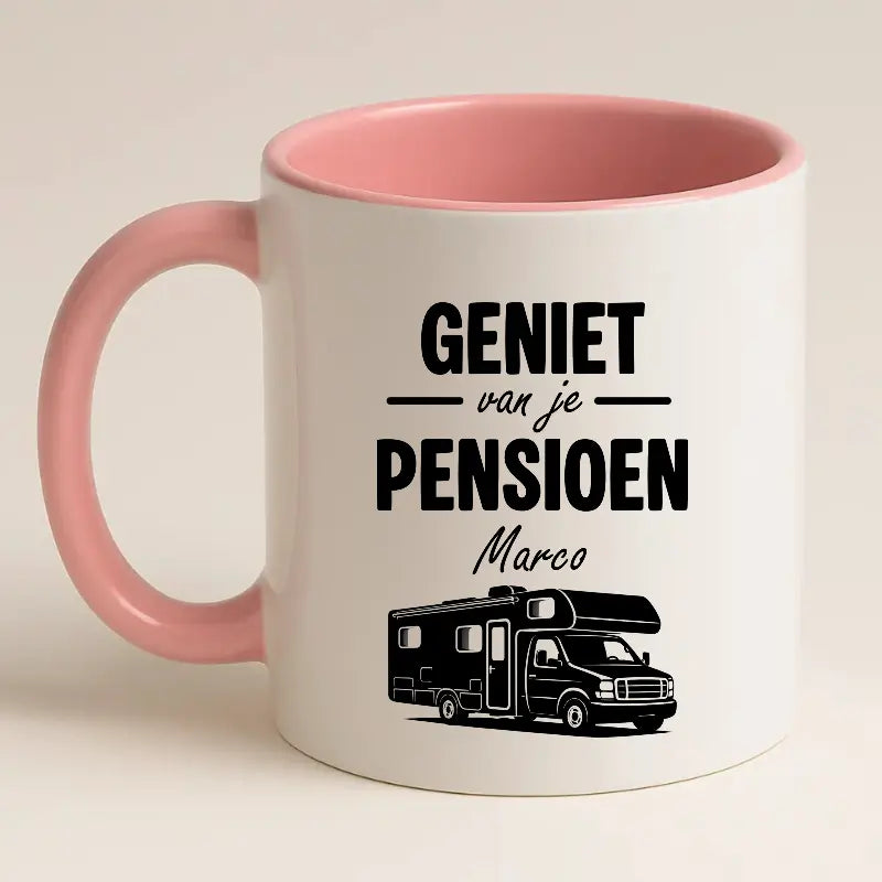 Geniet van je Pensioen – Mok met naam en Camper