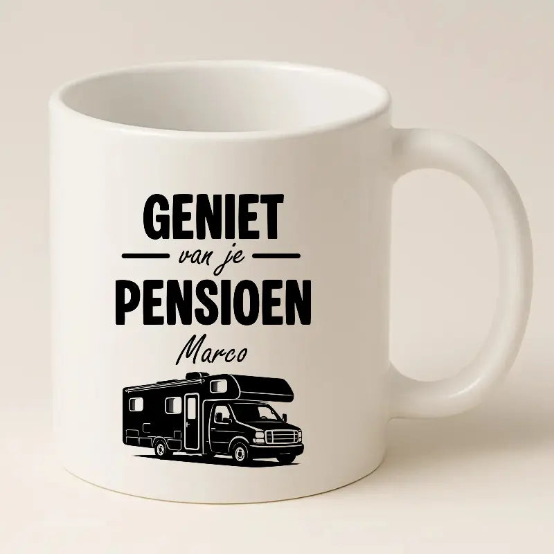 Geniet van je Pensioen – Mok met naam en Camper