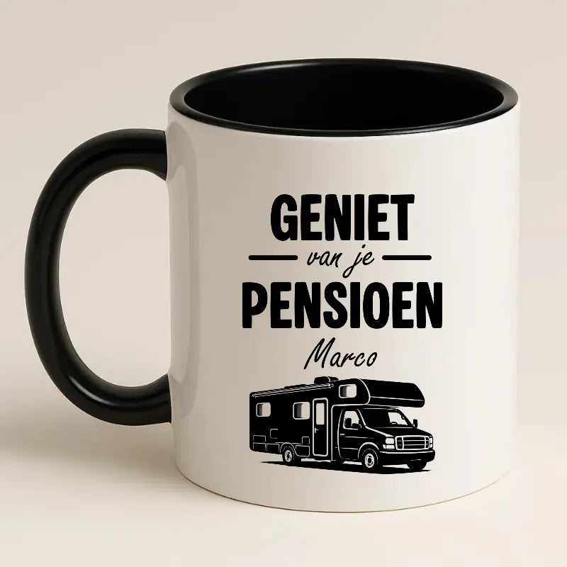 Geniet van je Pensioen – Mok met naam en Camper