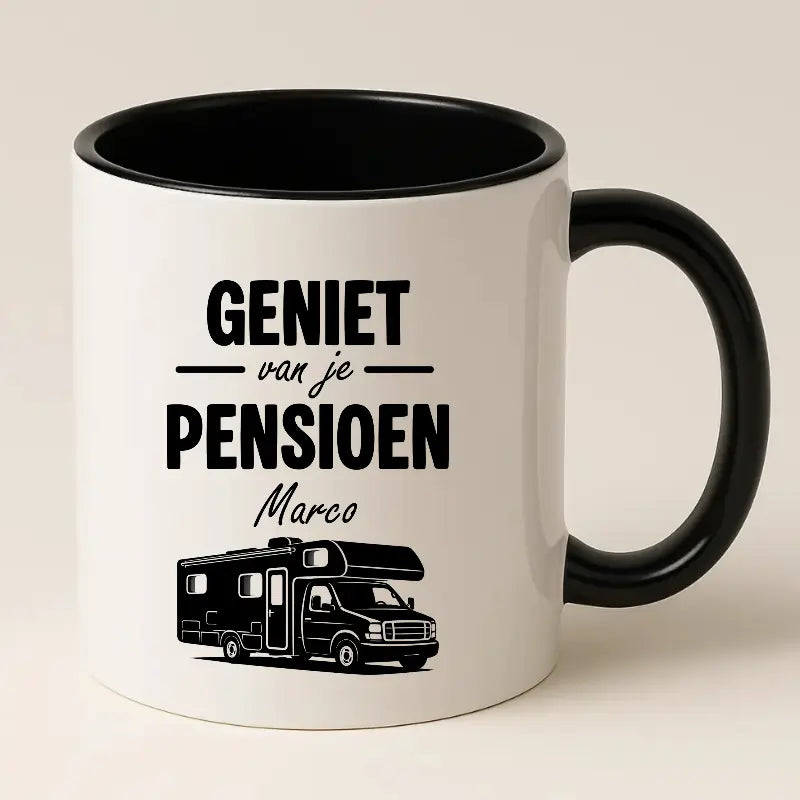 Geniet van je Pensioen – Mok met naam en Camper