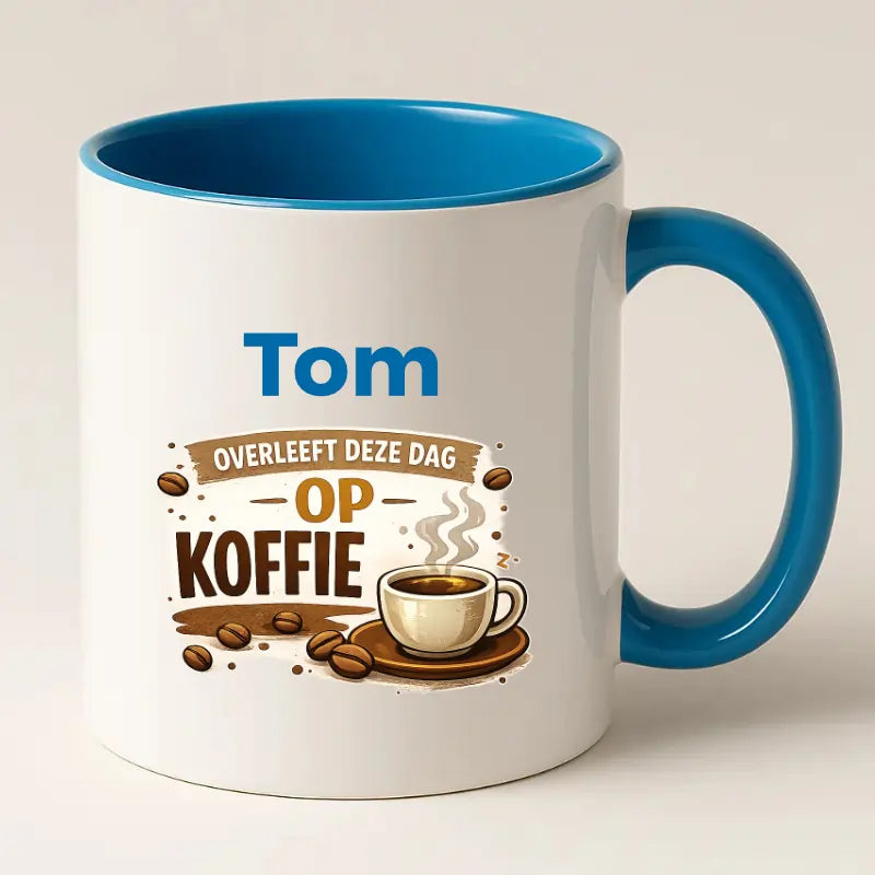 Grappige Koffiemok met Naam – (Naam) Overleeft deze dag op Koffie