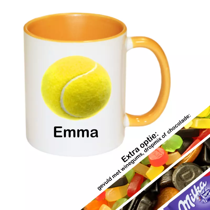 gele tennis mok met naam gevuld met snoep