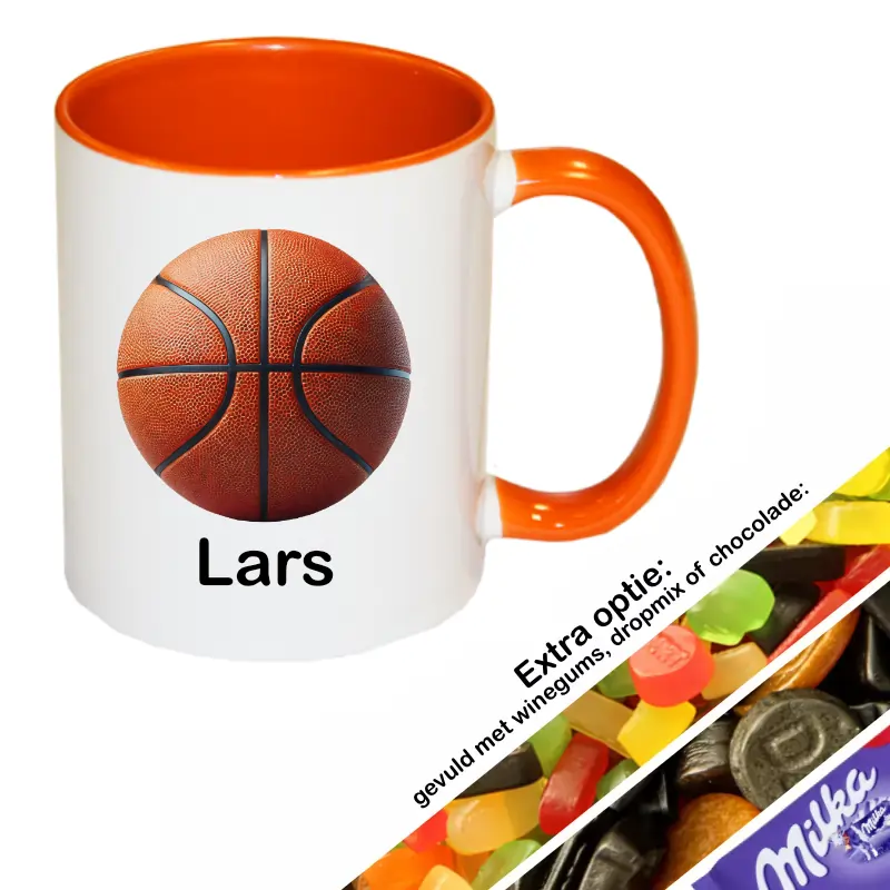 Oranje basketbal mok met naam gevuld met snoep