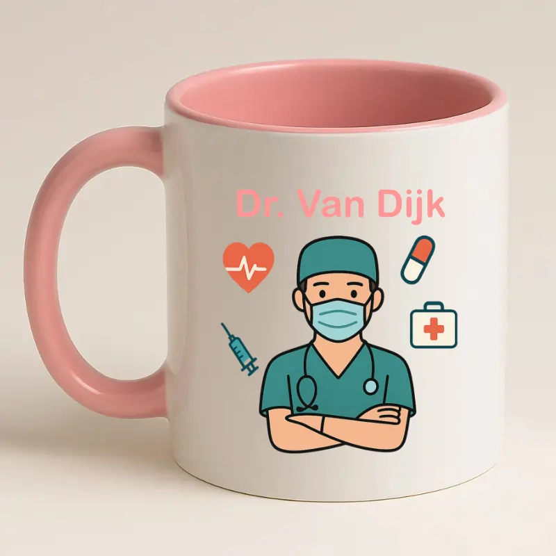 Arts mok met naam (roze) achterkant