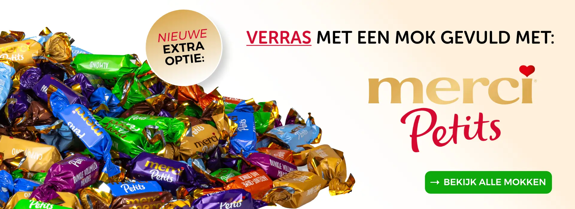 Verras met een mok gevuld met Merci Petits chocolade