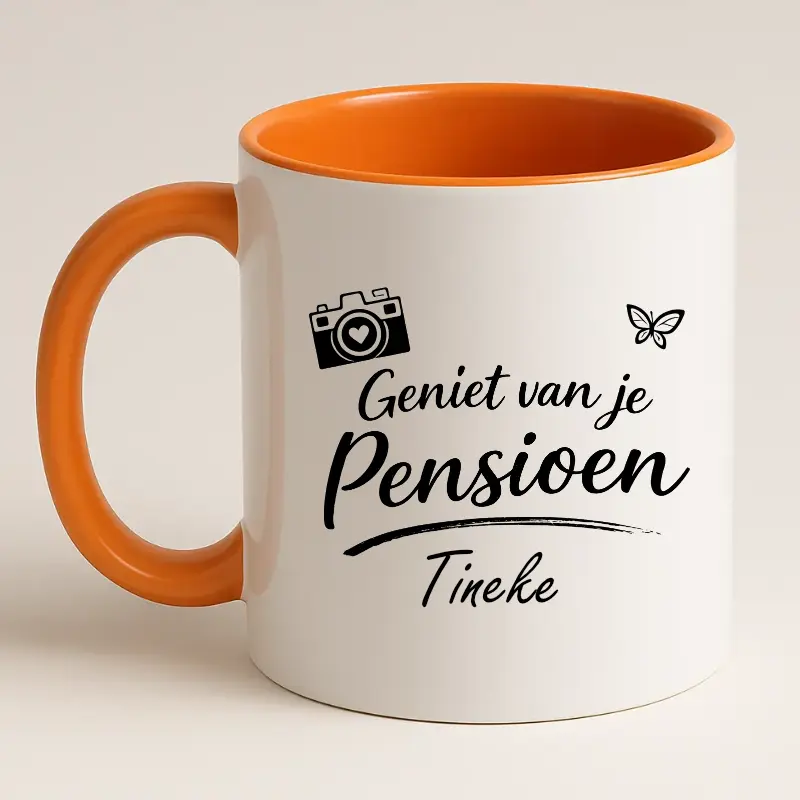 Geniet van je Pensioen Mok met naam (oranje) achterkant