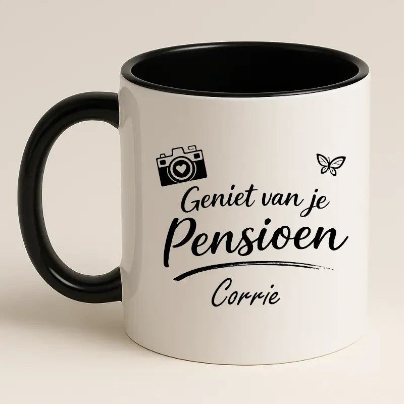 Geniet van je Pensioen Mok met naam (zwart) achterkant